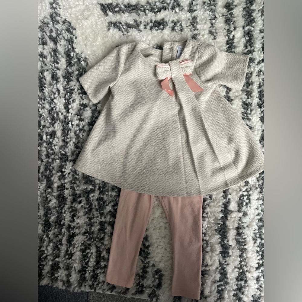 Tahari 18M top and bottom outfit